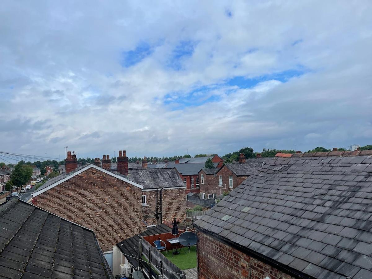 Large 1-bed - Close To Old Traff Manchester
